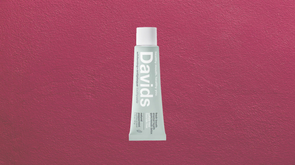 The Davids Hydroxi Whitening + Enamel Health Peppermint Toothpaste Proves Brushing Your Teeth Can Be Chic—Review